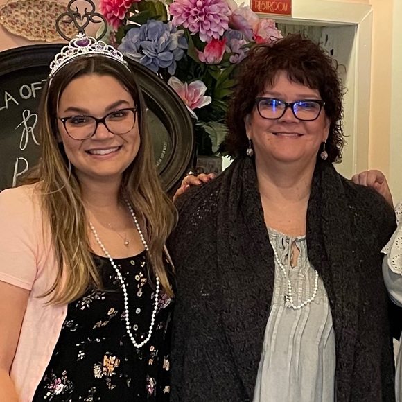 Meet the Posher...Tina & Katie ❤️ - Picture 4 of 5